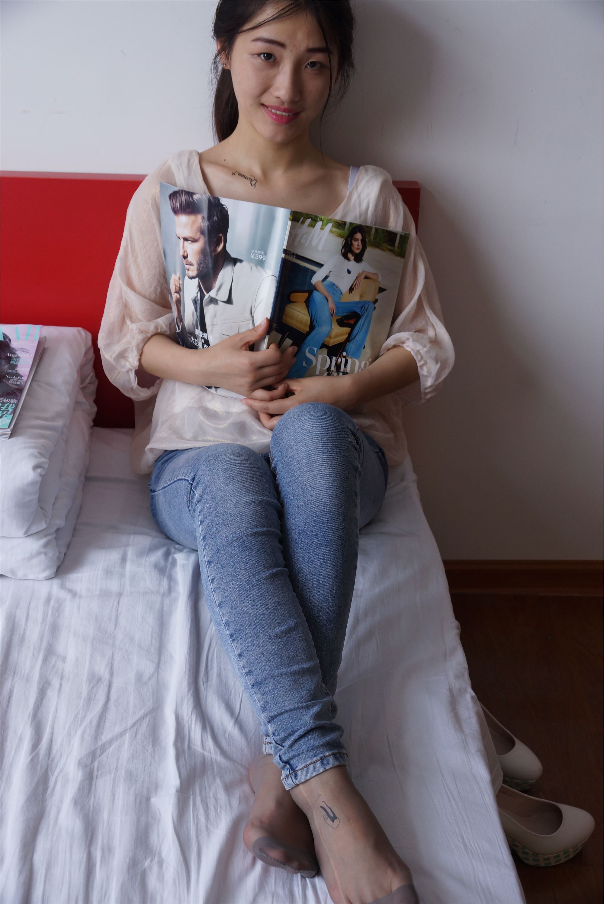 自由摄影 No.005 惬意的周末经典短灰丝陪你看看书